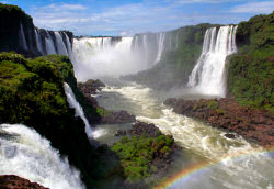 Бразилия. Гиганские водопады Игуасу.